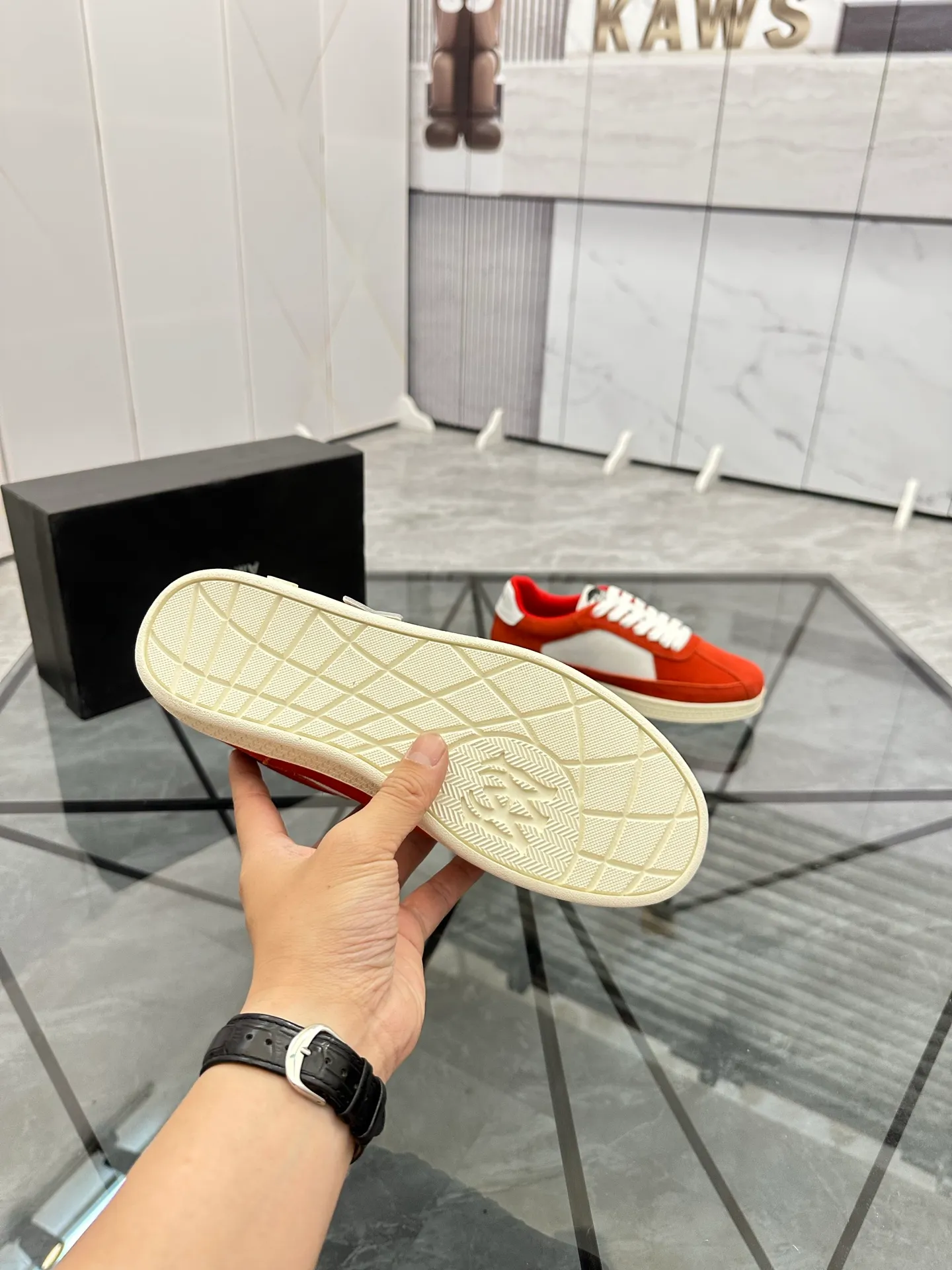 Men's shoes: 💰P420¥ Product trademark: AMIRI* "Amir*" low-top casual shoes Regular size: 38-45 (can be customized to 46) Product material: imported nubuck leather upper, breathable lining, original outsole. Number: 001